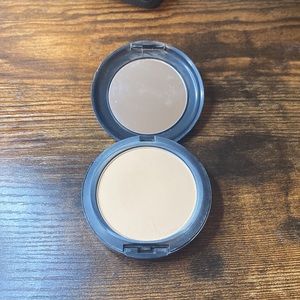Powder foundation shade C3